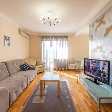Apartment On Triokhsviatytelska Kiev Esterno foto