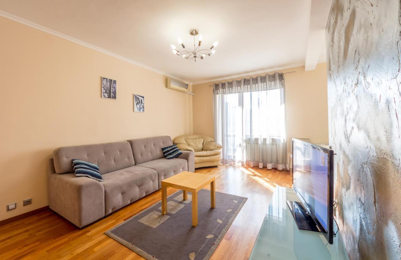 Apartment On Triokhsviatytelska Kiev Esterno foto