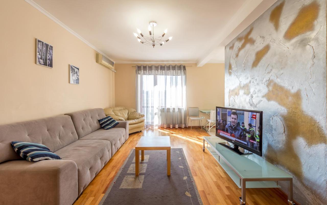 Apartment On Triokhsviatytelska Kiev Esterno foto
